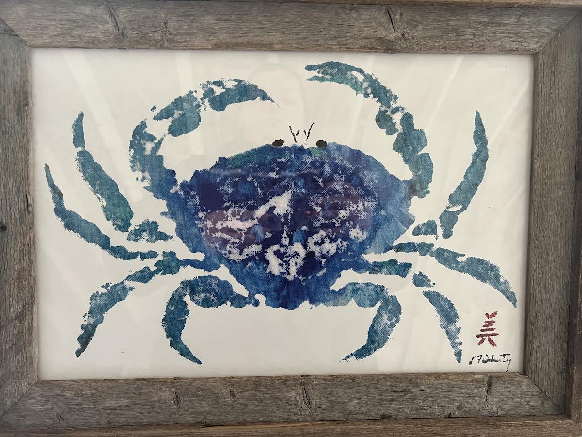 Crab Driftwood (11x17) – Rustic Coastal Serving Decor
